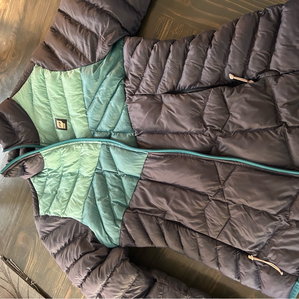 ISO!!! Size small 🙏Orage light down jacket